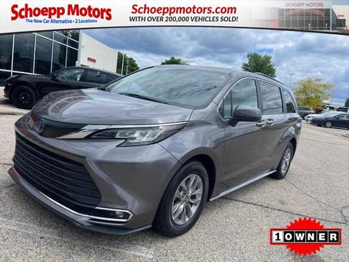 2022 Toyota Sienna XLE 8 Passenger