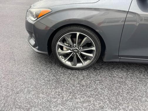 2019 Hyundai Veloster 2