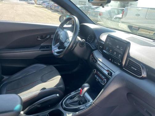 2019 Hyundai Veloster 2