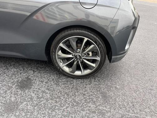 2019 Hyundai Veloster 2