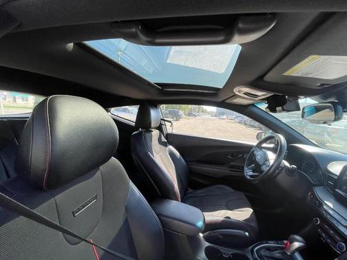 2019 Hyundai Veloster 2