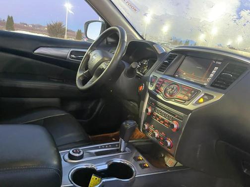 2019 Nissan Pathfinder SL