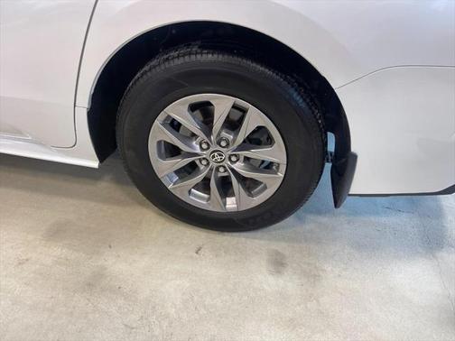 2022 Toyota Sienna XLE 8 Passenger