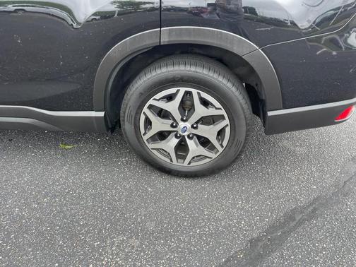 Crystal Black Silica 2022 Subaru Forester Premium