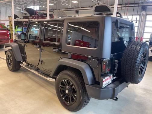 Photo 4 of 31 of 2016 Jeep Wrangler Unlimited Sport