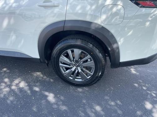 Pearl White Tricoat 2022 Nissan Pathfinder SV 4WD
