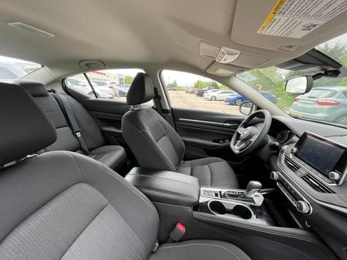 Brilliant Silver Metallic 2023 Nissan Altima 2.5 SV