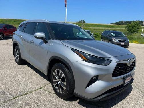 2022 Toyota Highlander Hybrid XLE