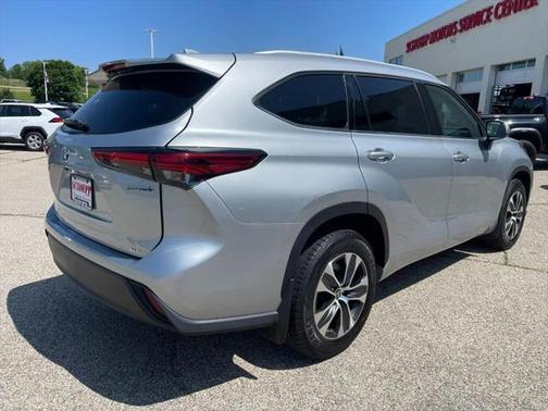 2022 Toyota Highlander Hybrid XLE