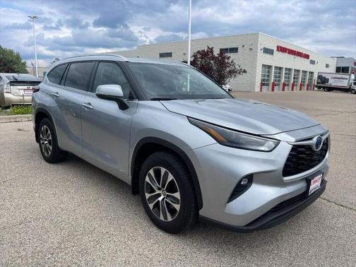 2022 Toyota Highlander Hybrid XLE
