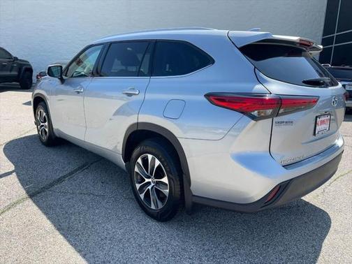 2022 Toyota Highlander Hybrid XLE