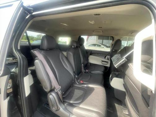 2022 Kia Carnival LXS