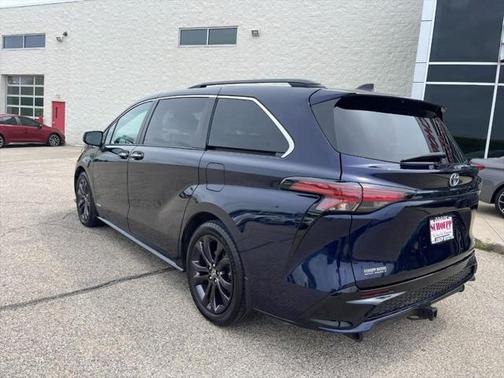 2021 Toyota Sienna XSE 7 Passenger