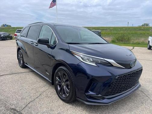 2021 Toyota Sienna XSE 7 Passenger
