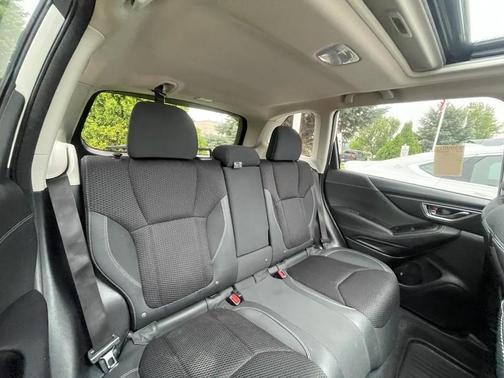 Crystal White Pearl 2019 Subaru Forester Premium