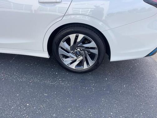 Crystal White Pearl 2024 Subaru Legacy Limited