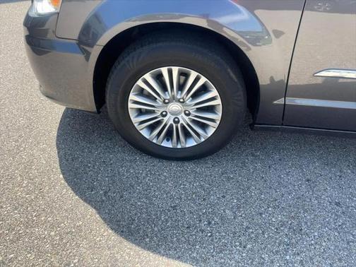 2016 Chrysler Town & Country Touring-L