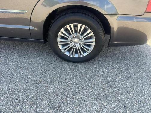 2016 Chrysler Town & Country Touring-L