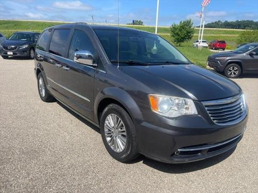 2016 Chrysler Town & Country Touring-L