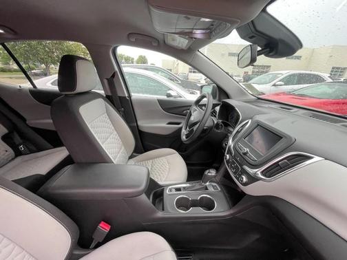 Silver Ice Metallic 2020 Chevrolet Equinox LS