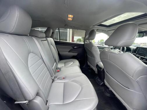 Wind Chill Pearl 2022 Toyota Highlander XLE