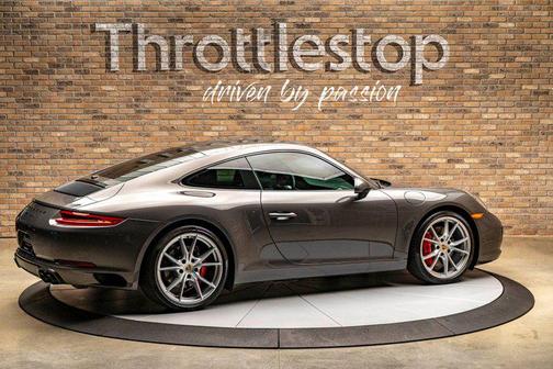 2017 Porsche 911 Carrera 4