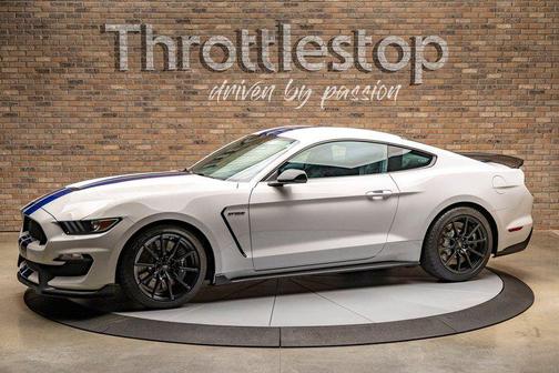 Oxford White 2016 Ford Shelby GT350 Base