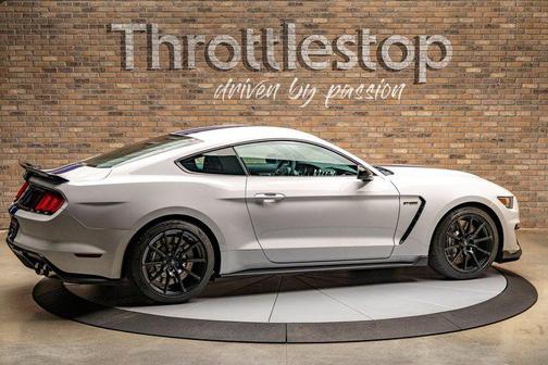 Oxford White 2016 Ford Shelby GT350 Base