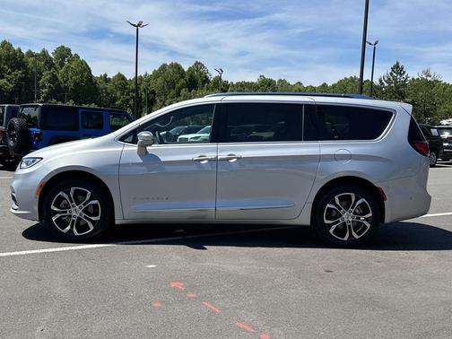 Silver Mist Clearcoat 2024 Chrysler Pacifica L