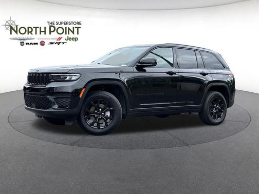 Diamond Black Crystal Pearlcoat 2025 Jeep Grand Cherokee Altitude