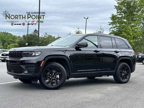 Diamond Black Crystal Pearlcoat 2025 Jeep Grand Cherokee Altitude
