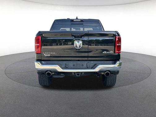 Diamond Black Crystal Pearlcoat 2025 RAM 1500 Limited