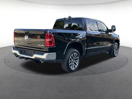 Diamond Black Crystal Pearlcoat 2025 RAM 1500 Limited