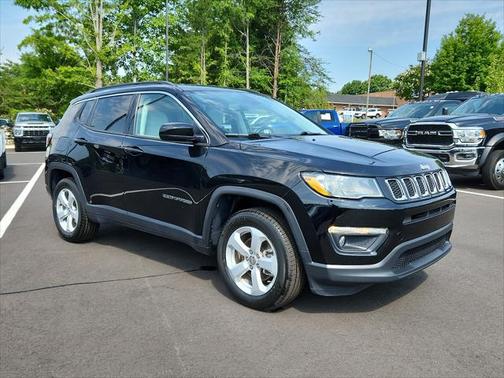 Diamond Black Crystal Pearlcoat 2021 Jeep Compass Latitude