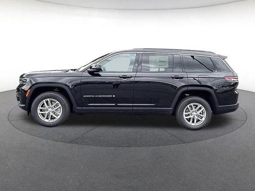 Diamond Black Crystal Pearlcoat 2025 Jeep Grand Cherokee L Laredo