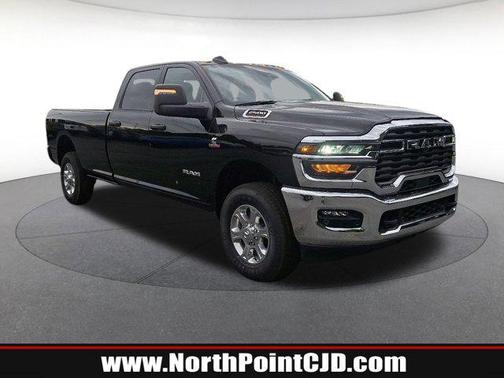 2025 RAM 2500 Big Horn Crew Cab 4x4 8' Box