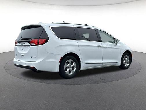 Bright White Clearcoat 2018 Chrysler Pacifica Hybrid Touring L