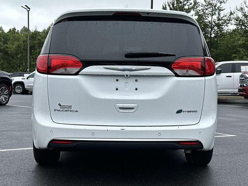 Bright White Clearcoat 2018 Chrysler Pacifica Hybrid Touring L