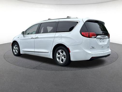 Bright White Clearcoat 2018 Chrysler Pacifica Hybrid Touring L