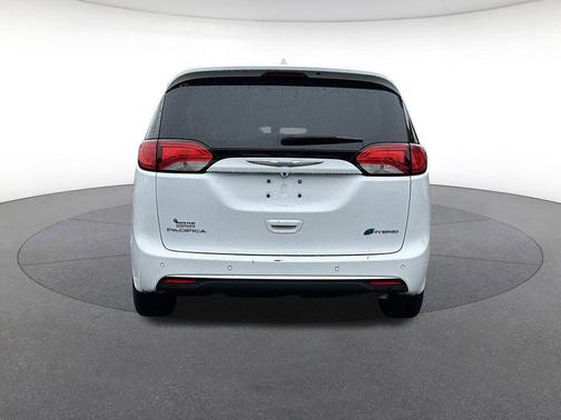Bright White Clearcoat 2018 Chrysler Pacifica Hybrid Touring L