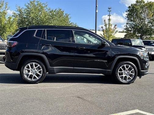 2022 Jeep Compass Latitude Lux