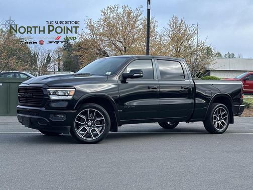 Diamond Black Crystal Pearlcoat 2019 RAM 1500 Laramie