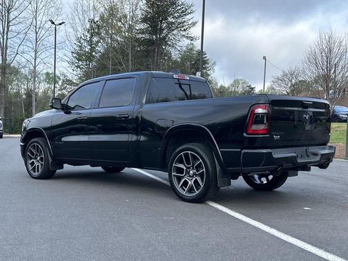 Diamond Black Crystal Pearlcoat 2019 RAM 1500 Laramie