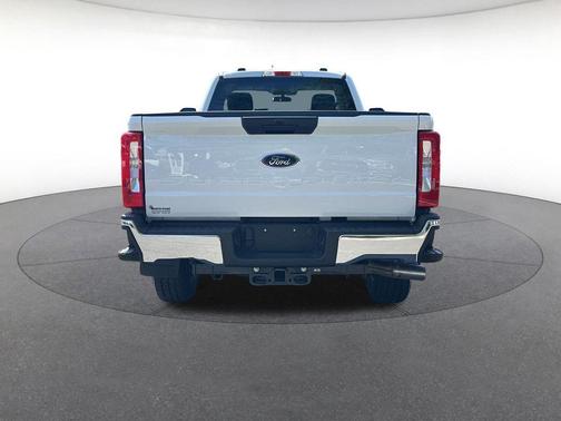 Oxford White 2025 Ford F-250 XLT