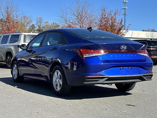 2022 Hyundai ELANTRA SE