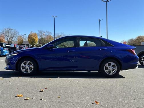 2022 Hyundai ELANTRA SE