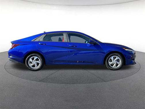 2022 Hyundai ELANTRA SE