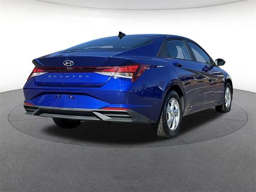 2022 Hyundai ELANTRA SE