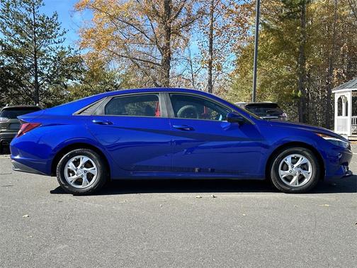 2022 Hyundai ELANTRA SE