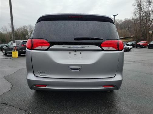 Billet Silver Metallic Clearcoat 2020 Chrysler Voyager LXI
